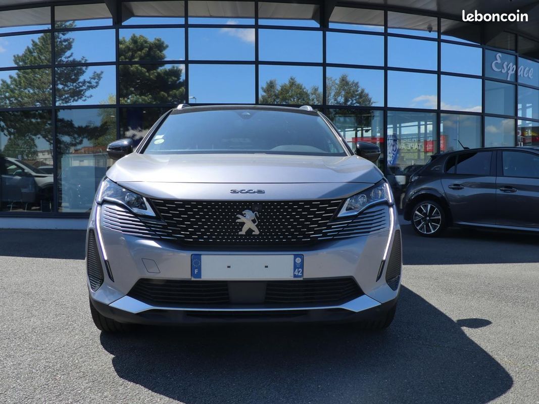 Peugeot 3008 — face avant accidentée
